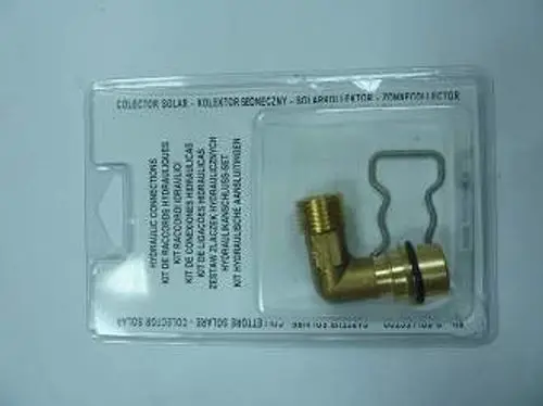 Winkelstück aus Messing mit einem Anschluss, verpackt in einer transparenten Blisterverpackung. Es handelt sich um ein Produkt der Marke Remeha.